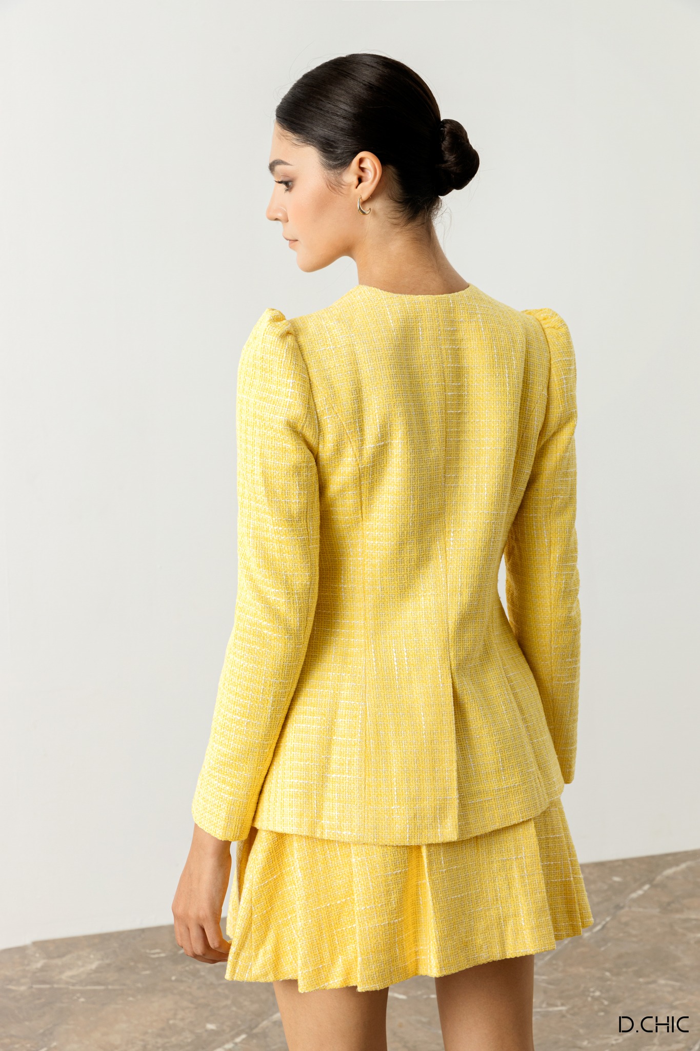Chân váy ngắn cạp lớn xếp ly D.CHIC MS: 381606