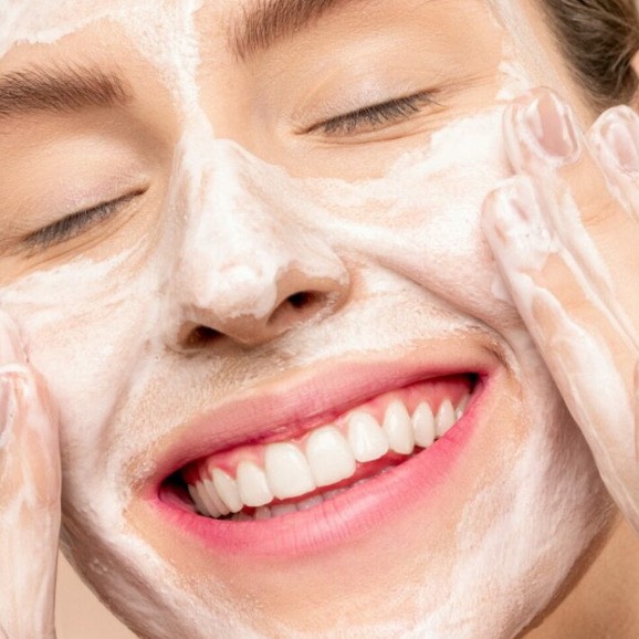 Gel Rửa Mặt Compliment No Problem - Làm Sạch Sâu, Giảm Mụn 200ml