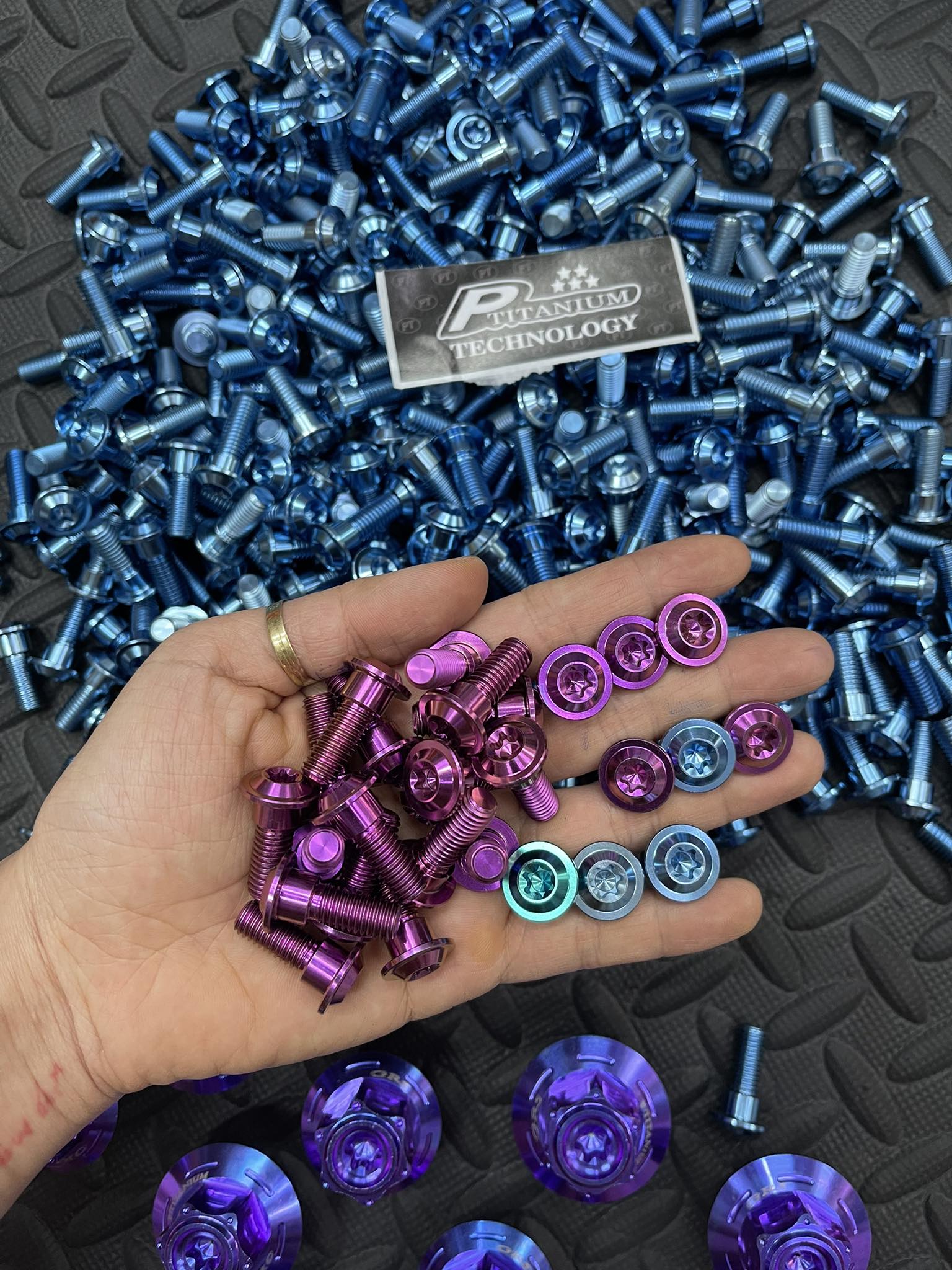 1 con Ốc đĩa có gờ 8li23 Titan Gr5 cho xe Honda Winner  Ex150  Wave Sonic