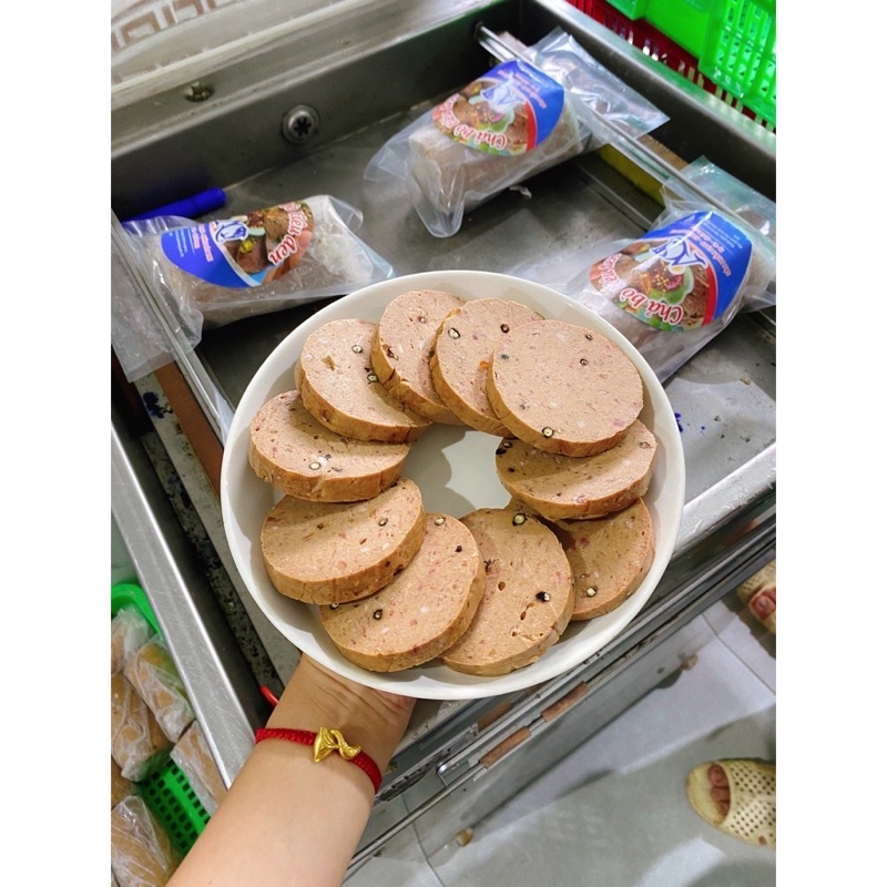 CHẢ BÒ TIÊU ĐEN Đòn 500gr (giao tphcm)