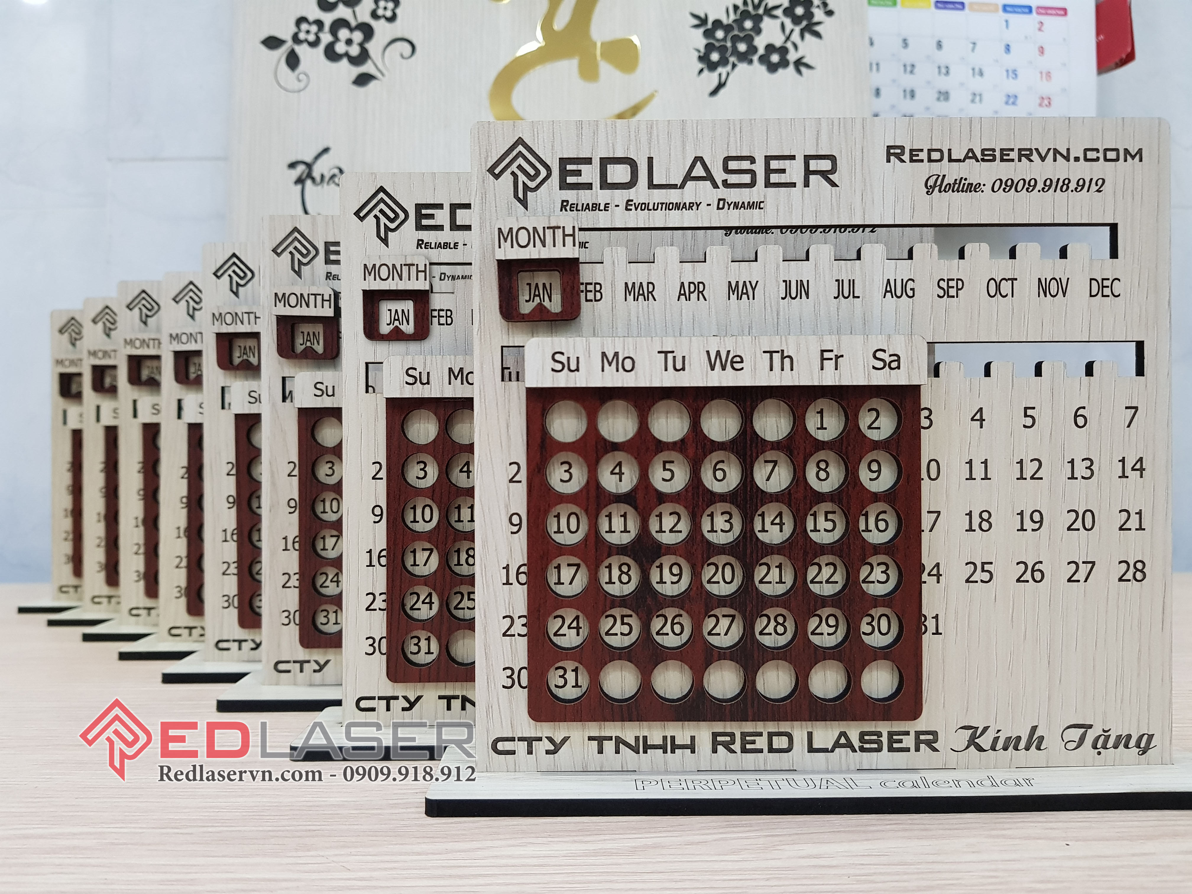 [MẪU MỚI] Lịch vạn niên để bàn trượt linh động - khắc nội dung theo yêu cầu