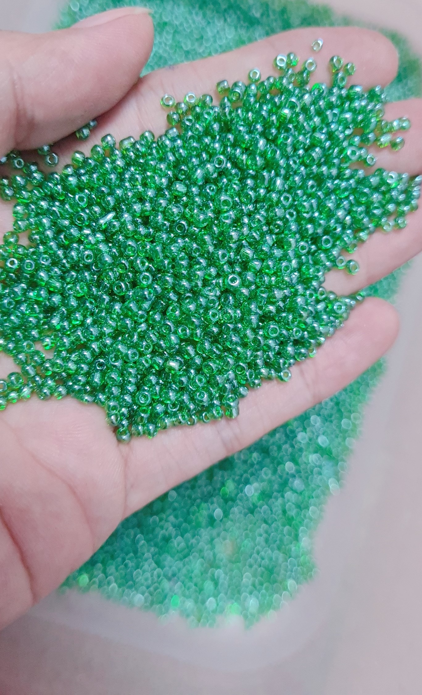 Gói 50 Gram cườm tấm 2mm trong trang trí may vá handmade