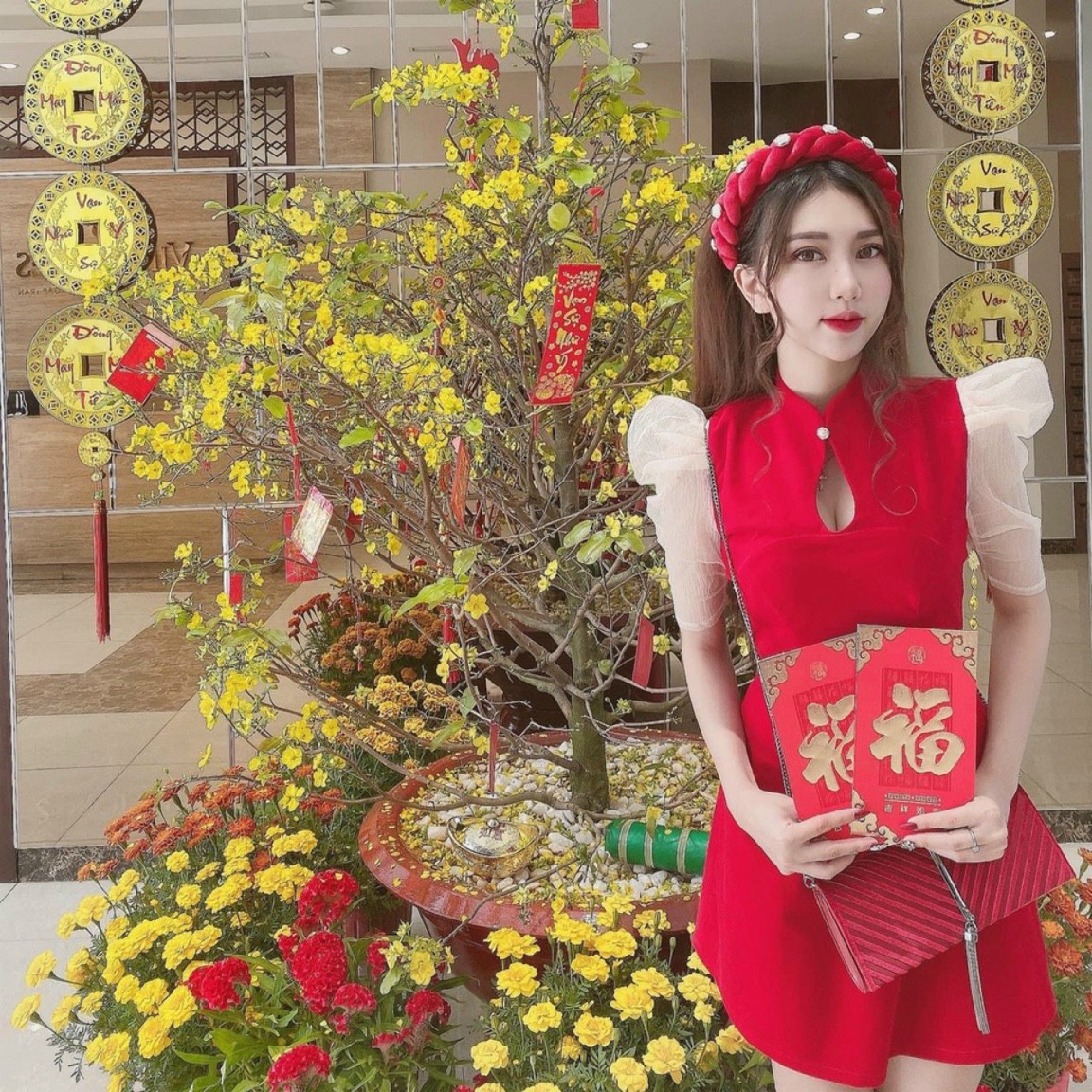 đầm cổ tàu phối tay voan
