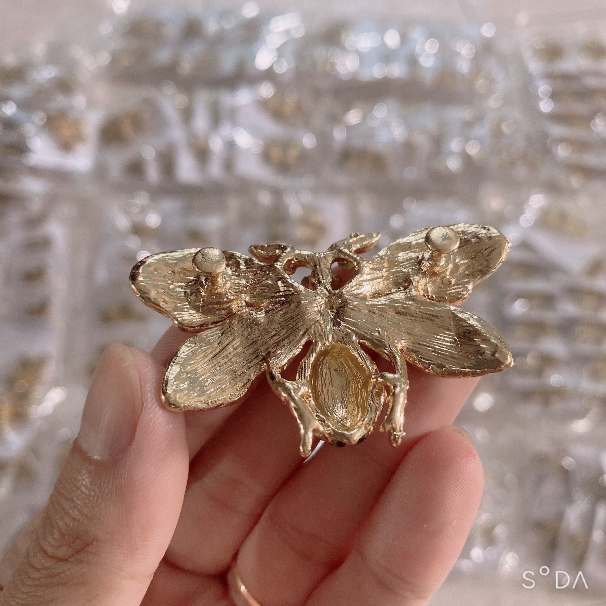 Bộ 2 Charm Ong Vàng gắn dép lào
