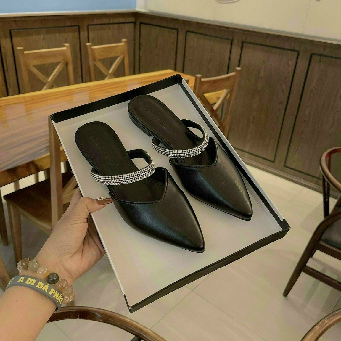 Sục nữ mũi nhọn quai đá lấp lánh sang chảnh M01