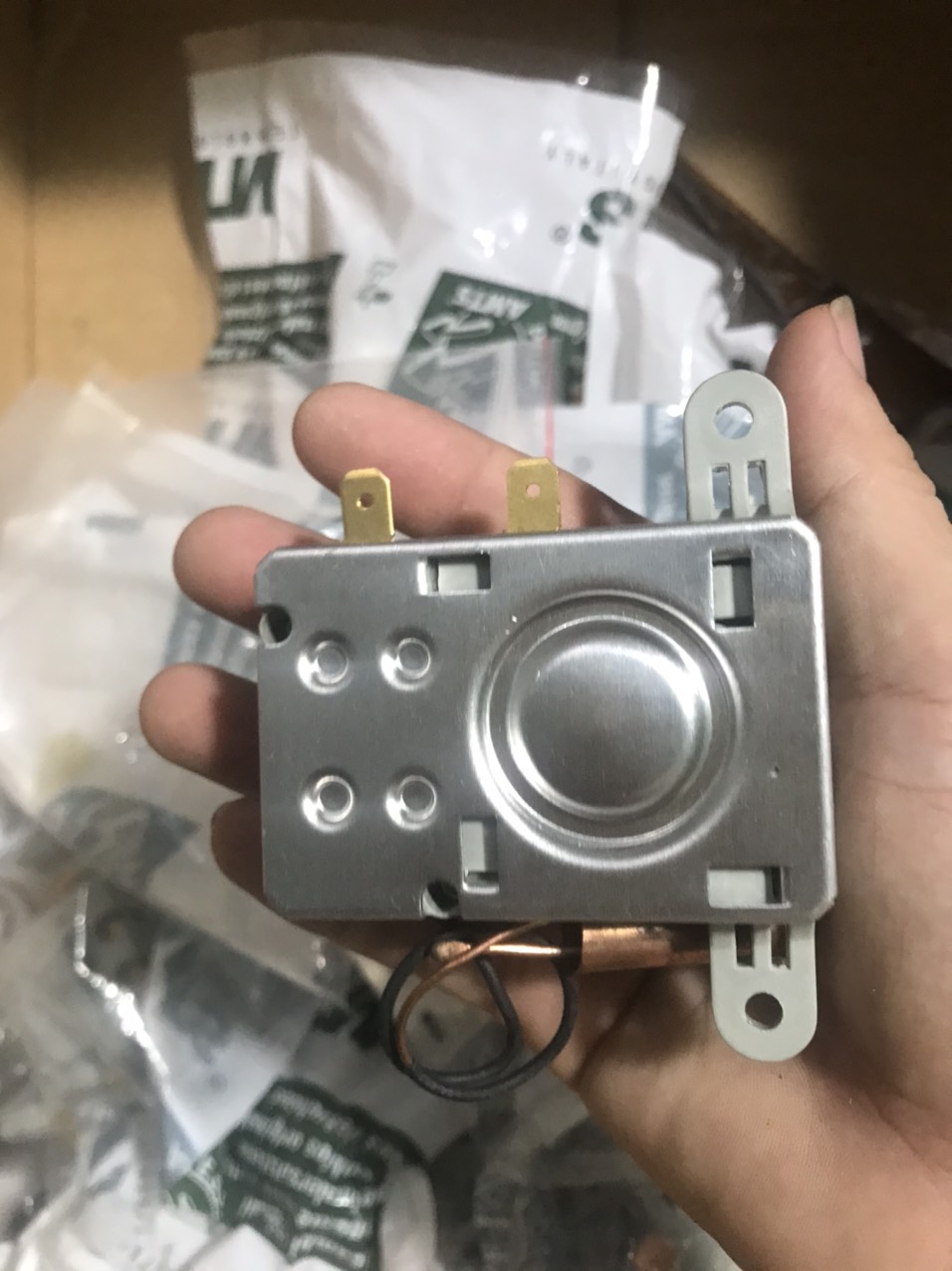 Rơ le Bình Nóng Lạnh Ariston Đời Mới