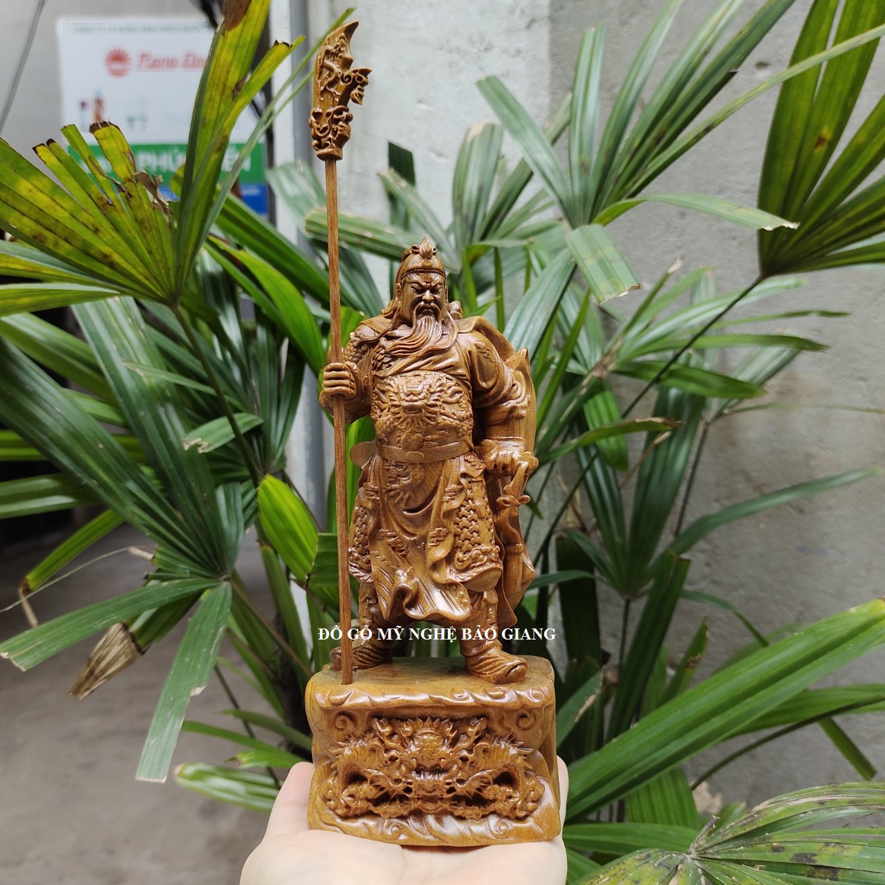 Tượng quan công gỗ bách xanh đế rồng