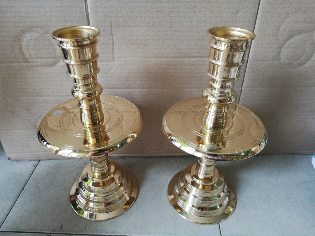 Cặp chân nến bằng đồng cao 40,5cm sắc nét