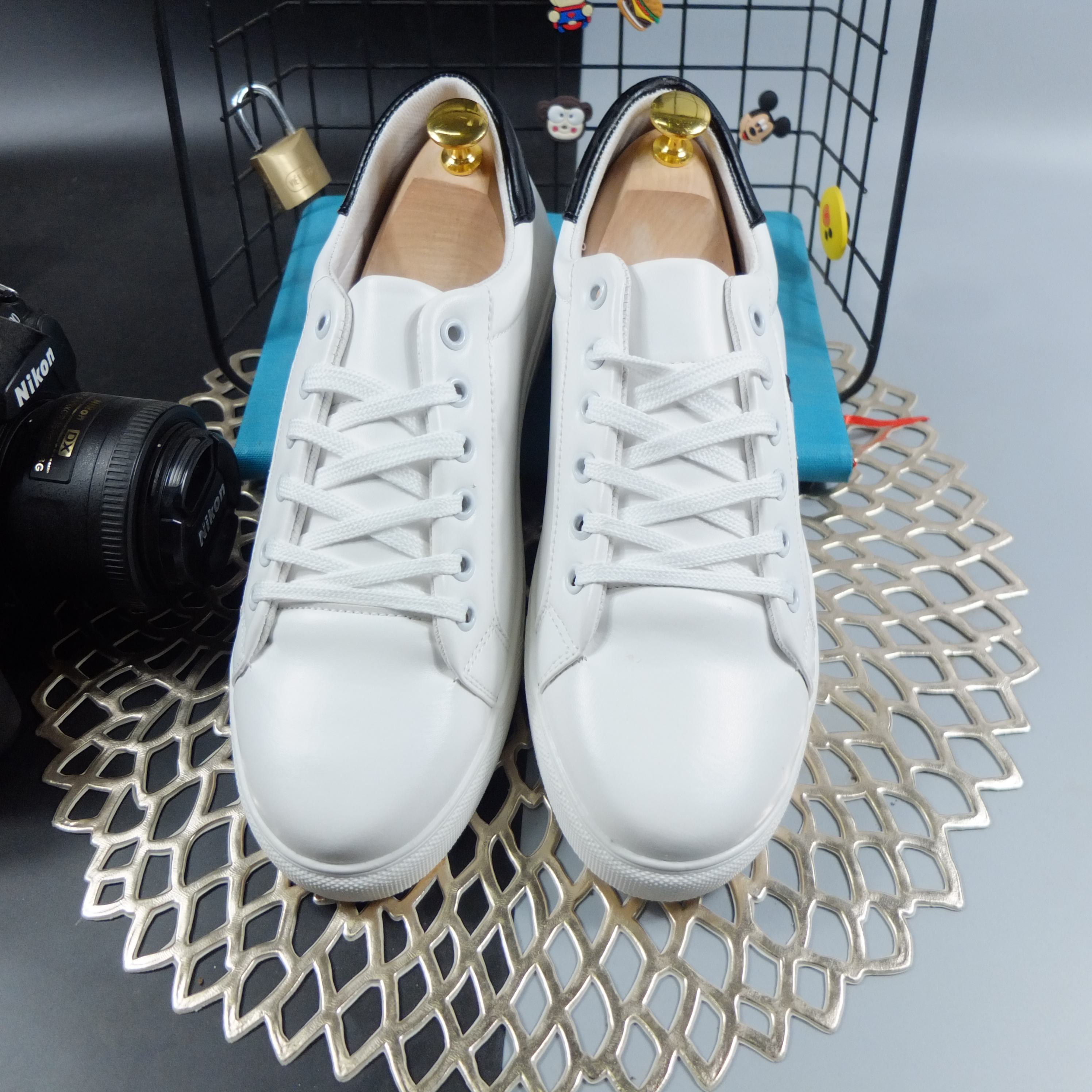 giầy nam sneaker sọc đỏ sọc xám