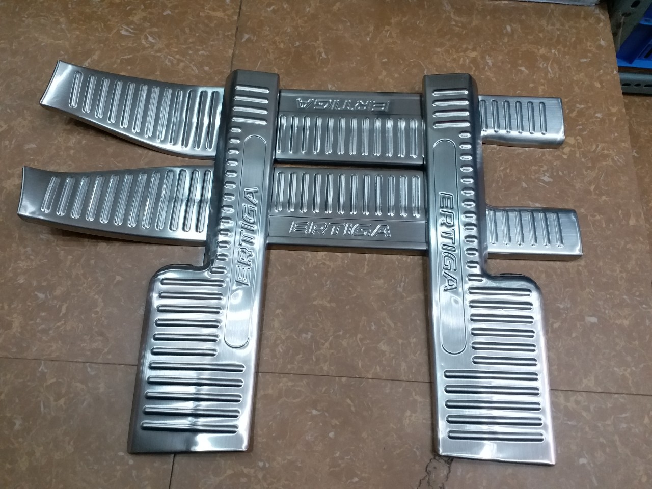 Bộ 8 nẹp bước chân trong + ngoài inox xe ertiga form 2019-2024