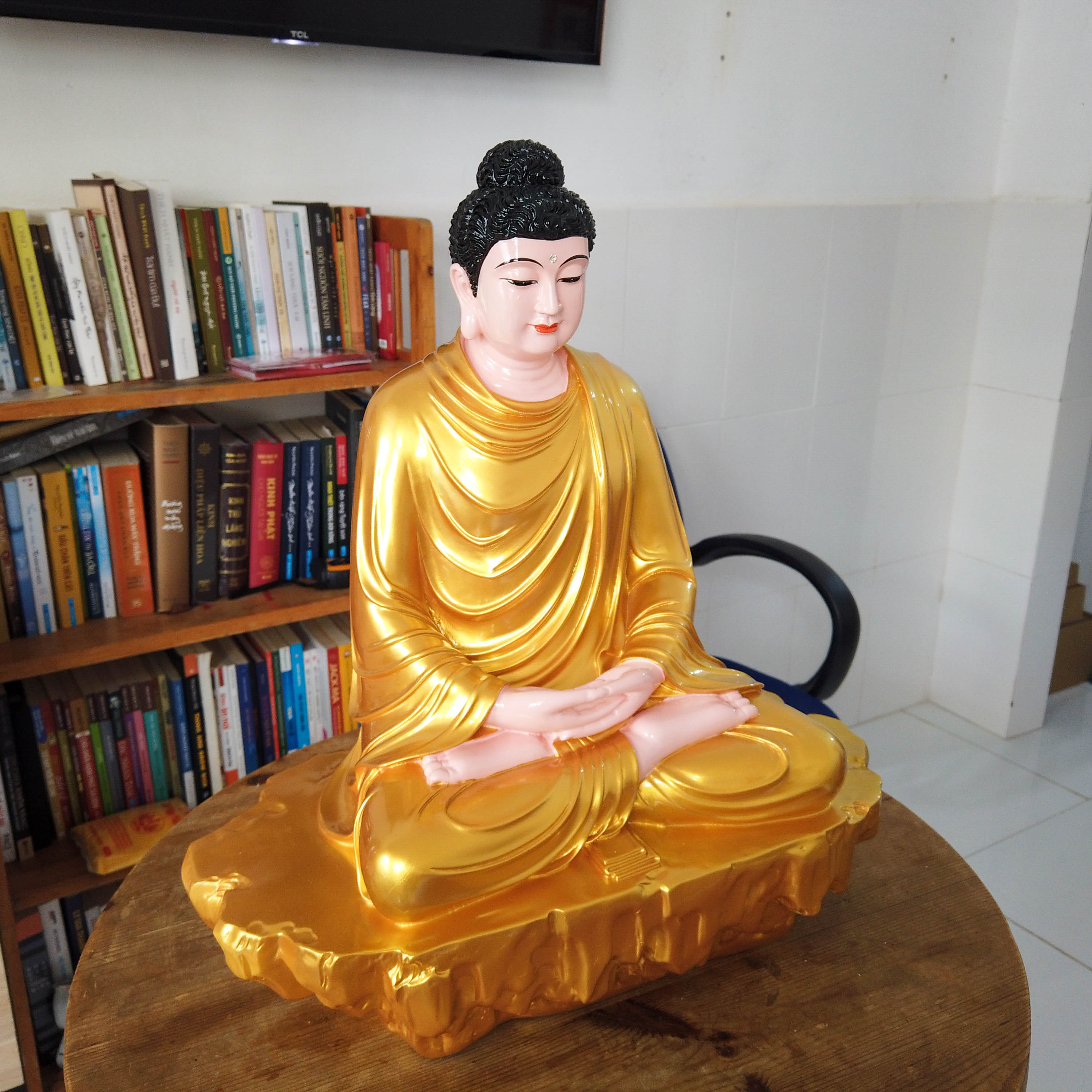 Tượng Phật Bổn Sư Thích Ca ngồi trên đá 48cm