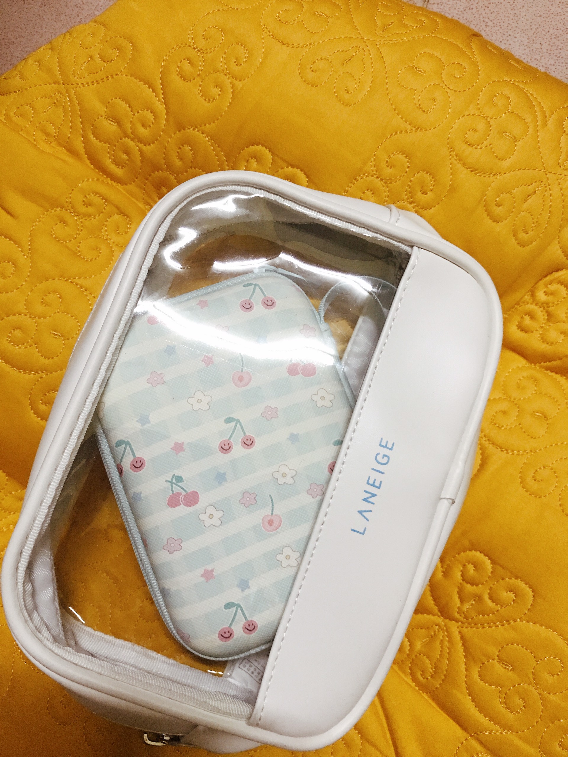 Túi đựng đồ trang điểm du lịch white pouch
