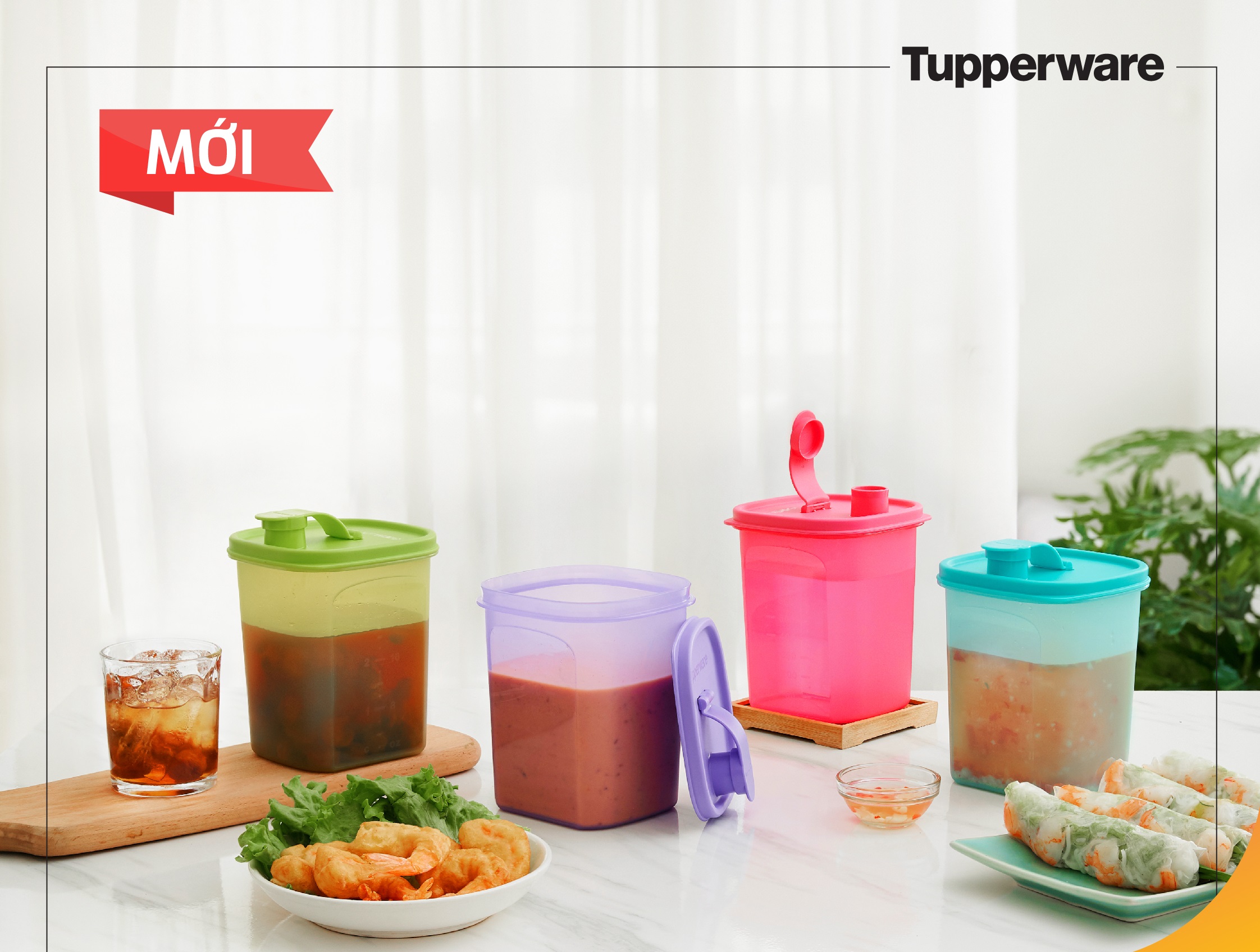 Bình nước Slim Line Pitcher 1L - Tupperware