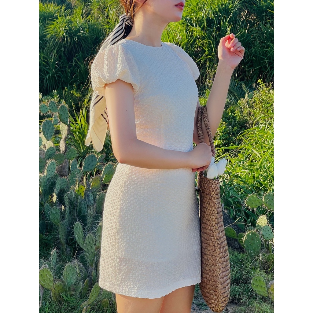 Váy trắng tay phồng Fabric Holic