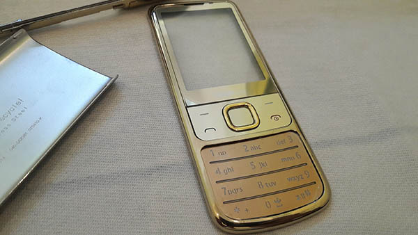 Bộ Vỏ + Bàn phím cho nokia 6700 zin máy ( Vàng Gold )