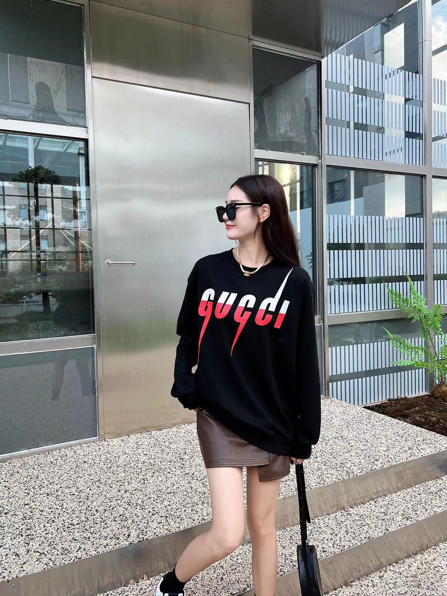 Áo thun cổ tròn dập vân chữ nổi thêu LOGO chất vải cotton dày dặn mẫu cao cấp mới nhất chuẩn shop DVFASHON