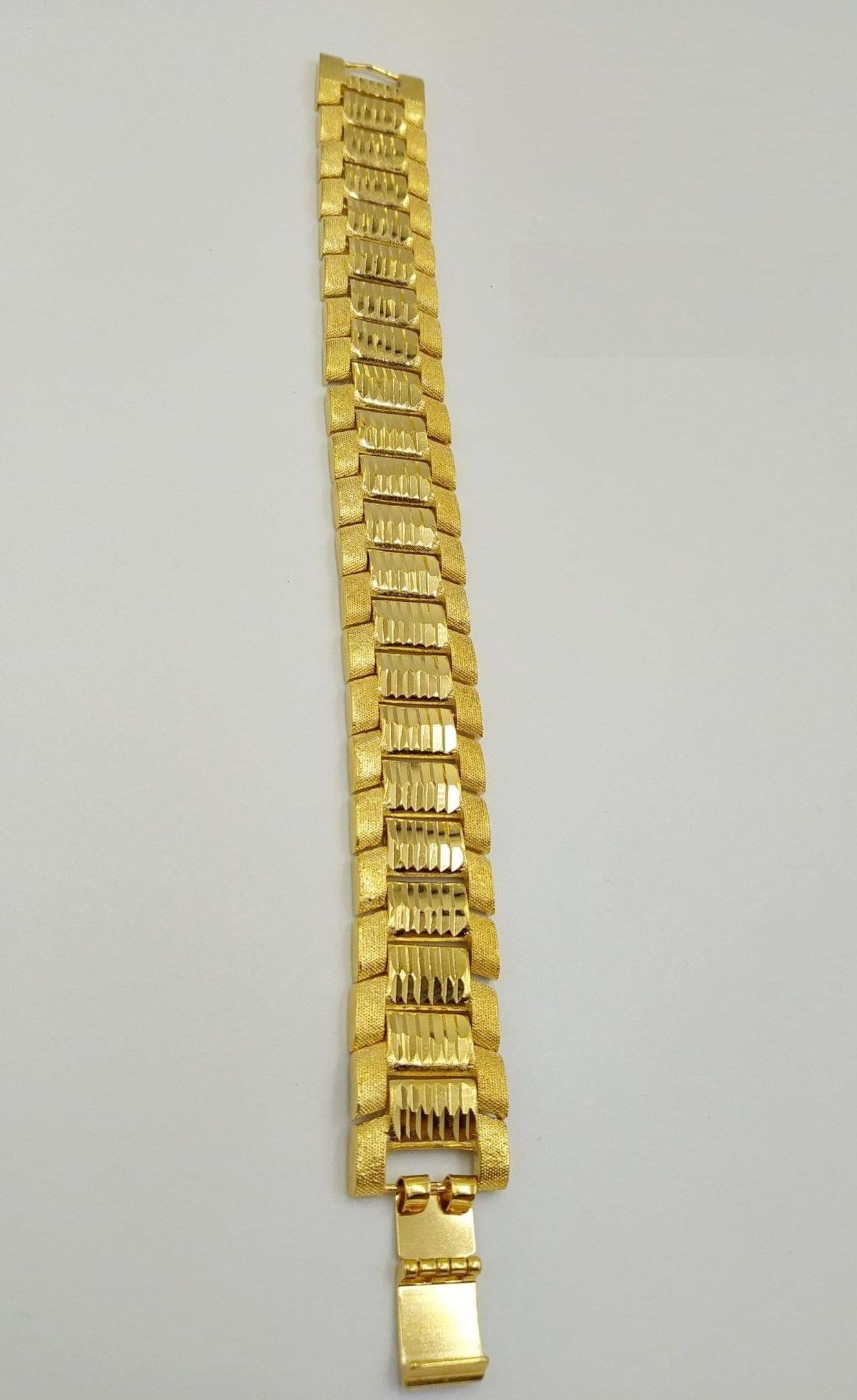 Vòng tay nam tính titan