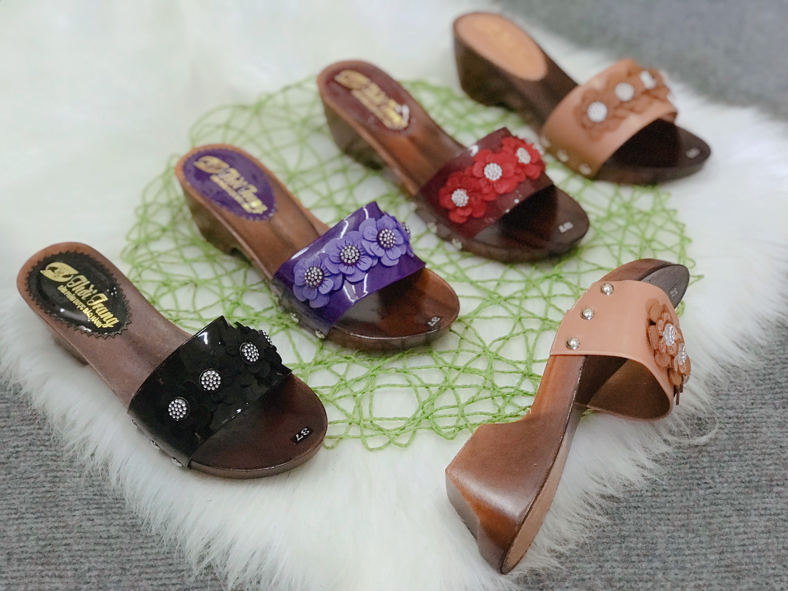 GUỐC CHO MẸ GUỐC NỮ TRUNG NIÊN ĐẾ GIẢ GỖ SIÊU NHẸ