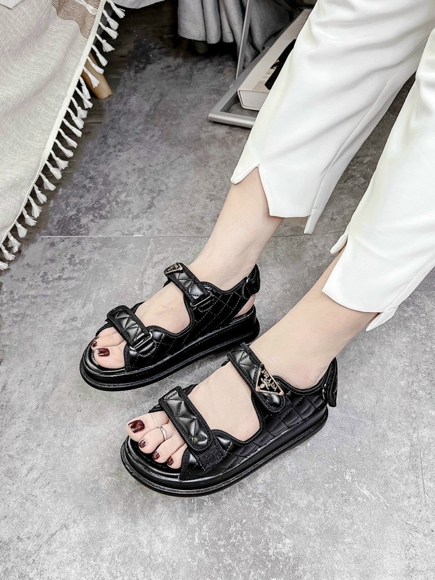 Giày sandal đế cao bông hoa  xinh xắn