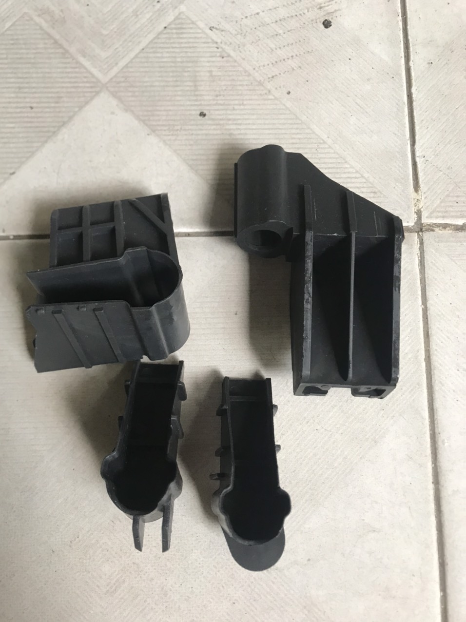 Chân bắt dàn nóng Daewoo Matiz 1,2