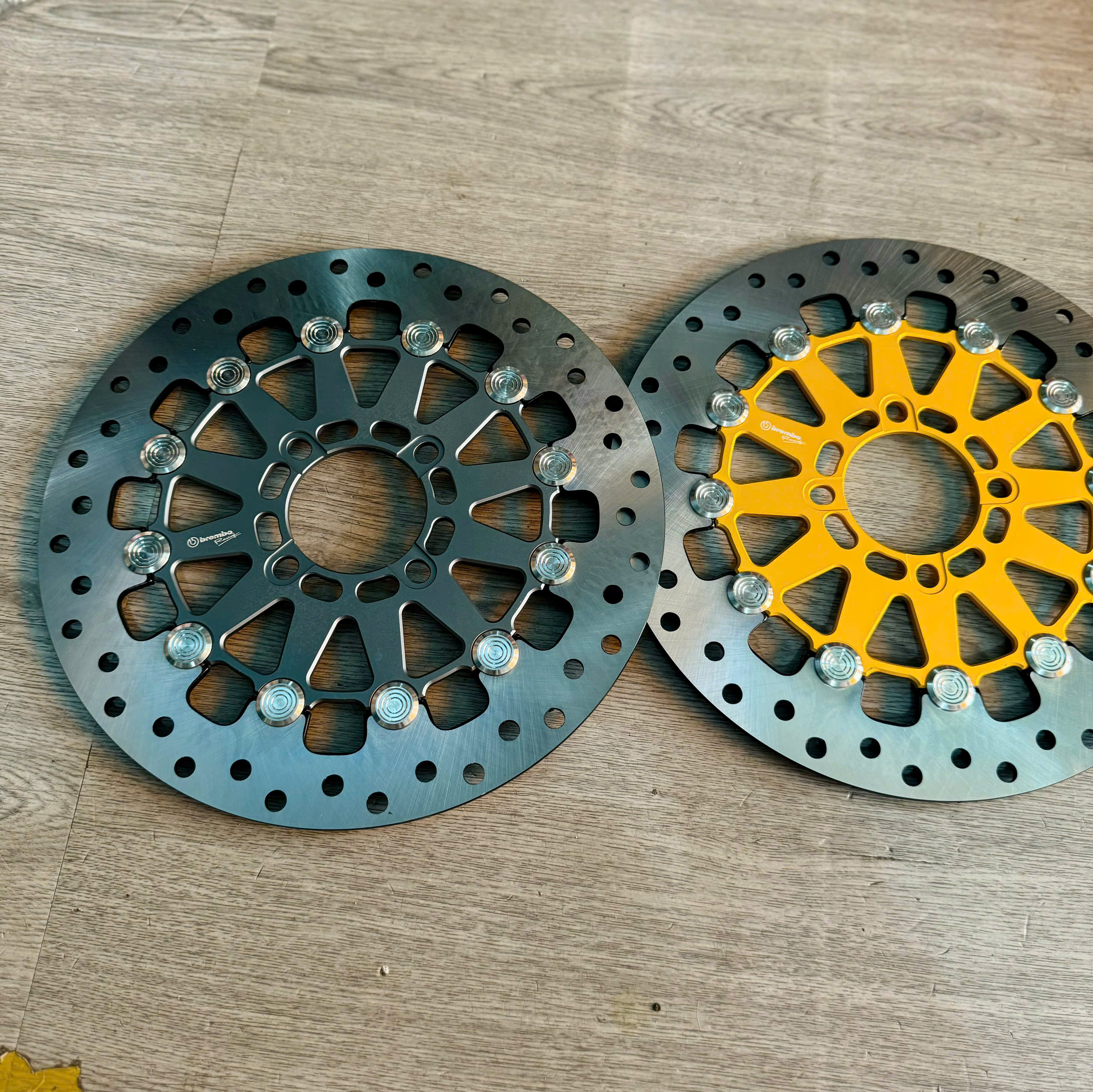 Đĩa Thắng brembo V2 267 12 khoen Khoen inox A100