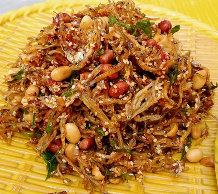 Cá mờm sữa rim lạc mặn ngọt - đặc sản nghệ an. thơm ngon, béo ngậy của lạc, giòn thơm của cá