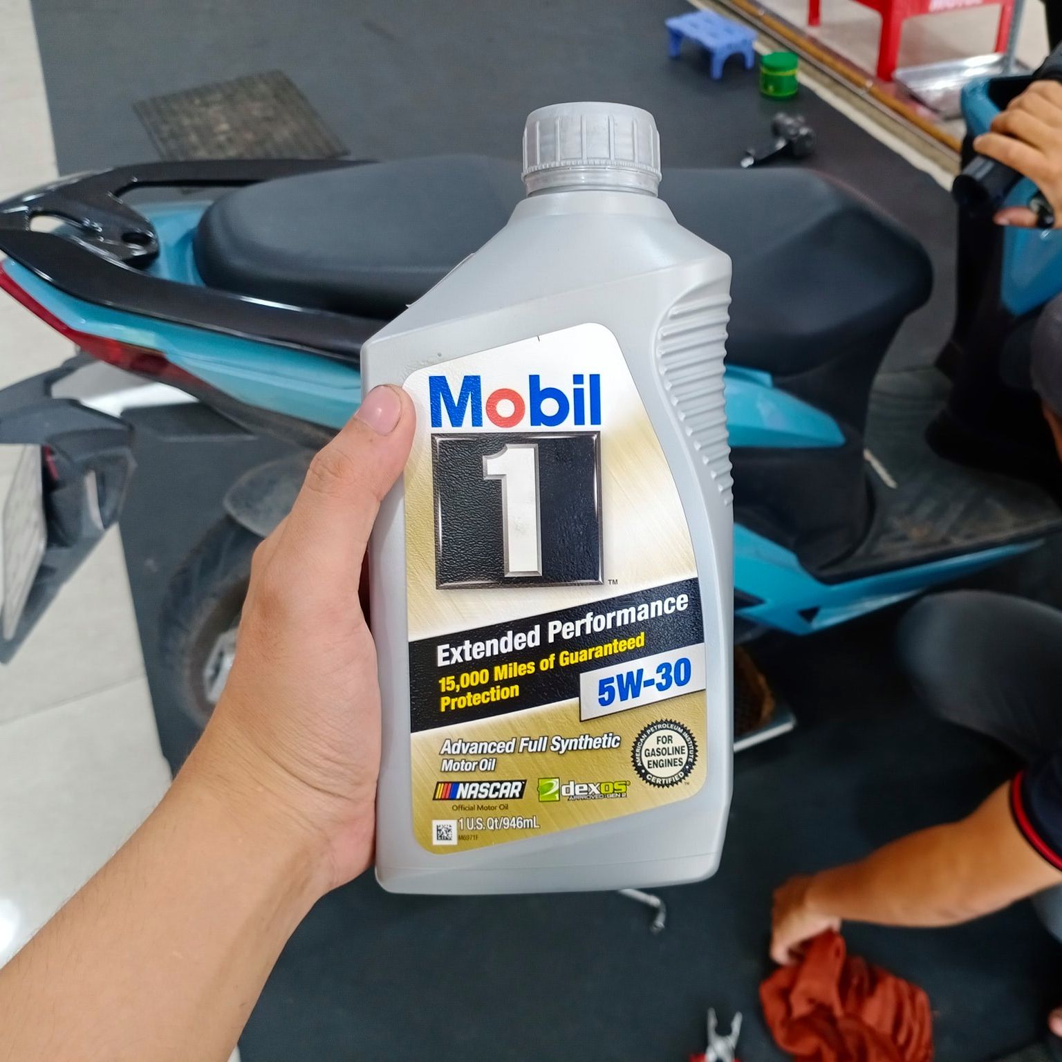 Nhớt Mobil 1 5W30 1L nhớt tổng hợp cao cấp cho xe tay ga (900002)
