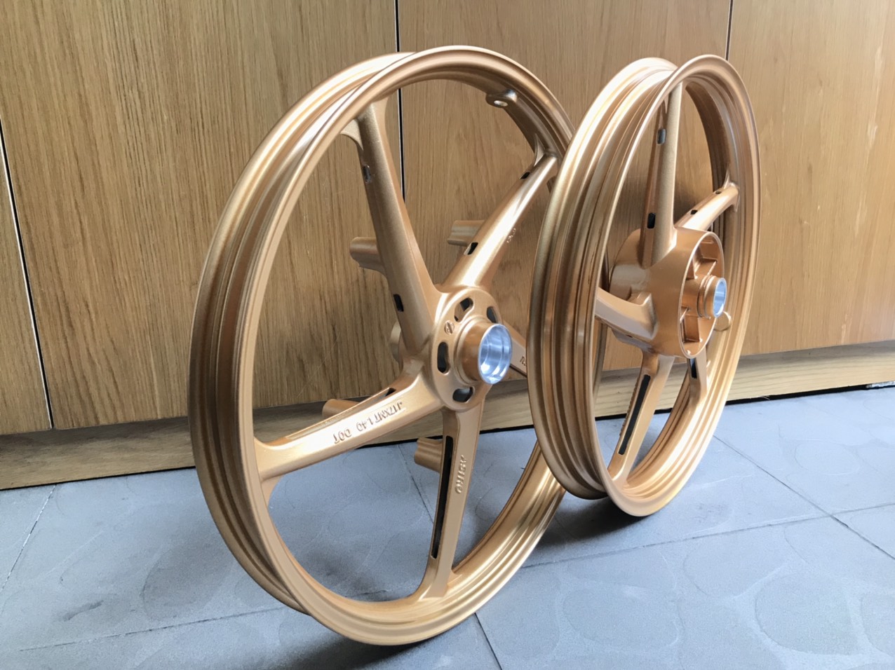 MÂM- VÀNH ĐÚC KIỂU 5 CÂY XMODE GẮN CHO RAIDER , SATRIA...