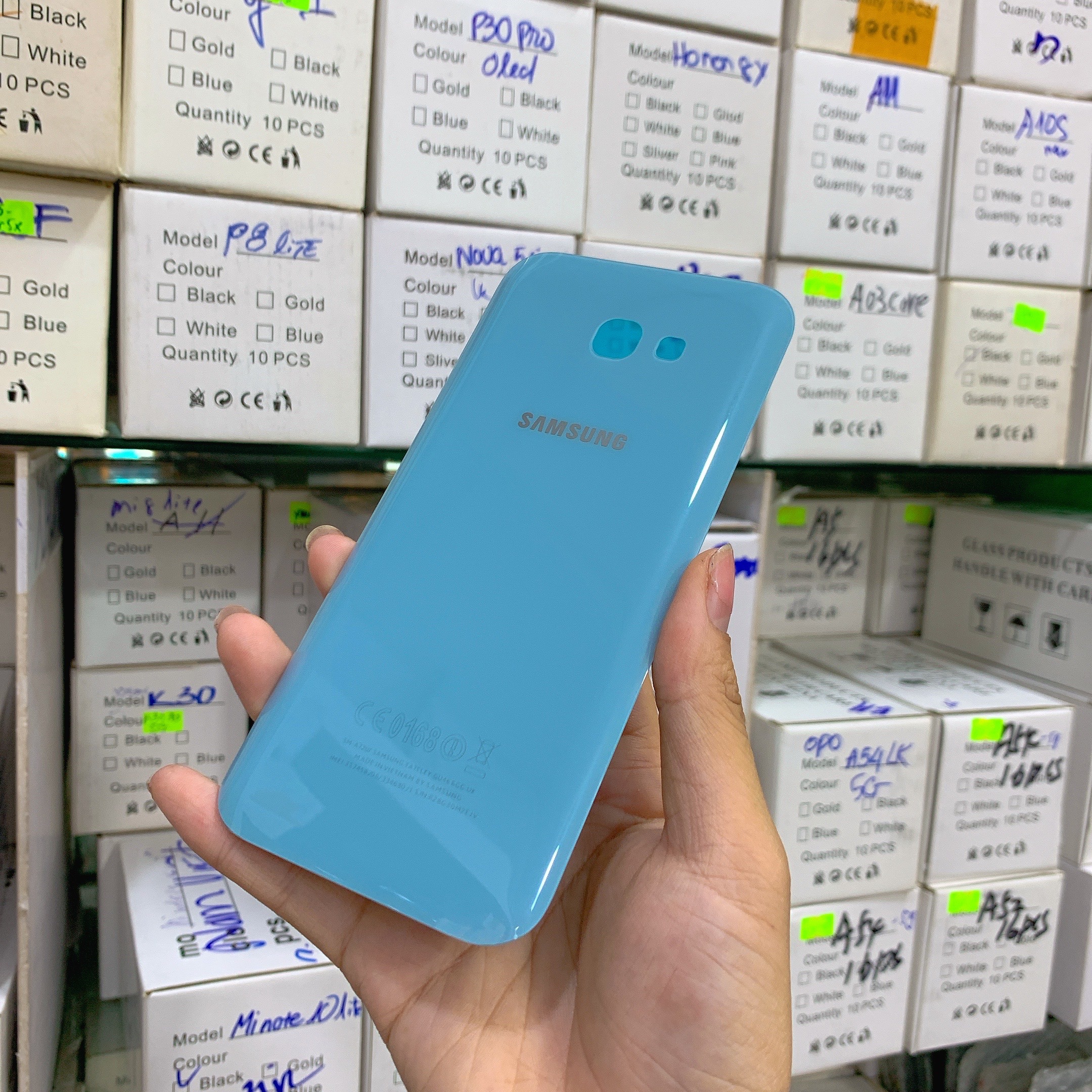 Nắp lưng samsung a720 / a7 2017 new