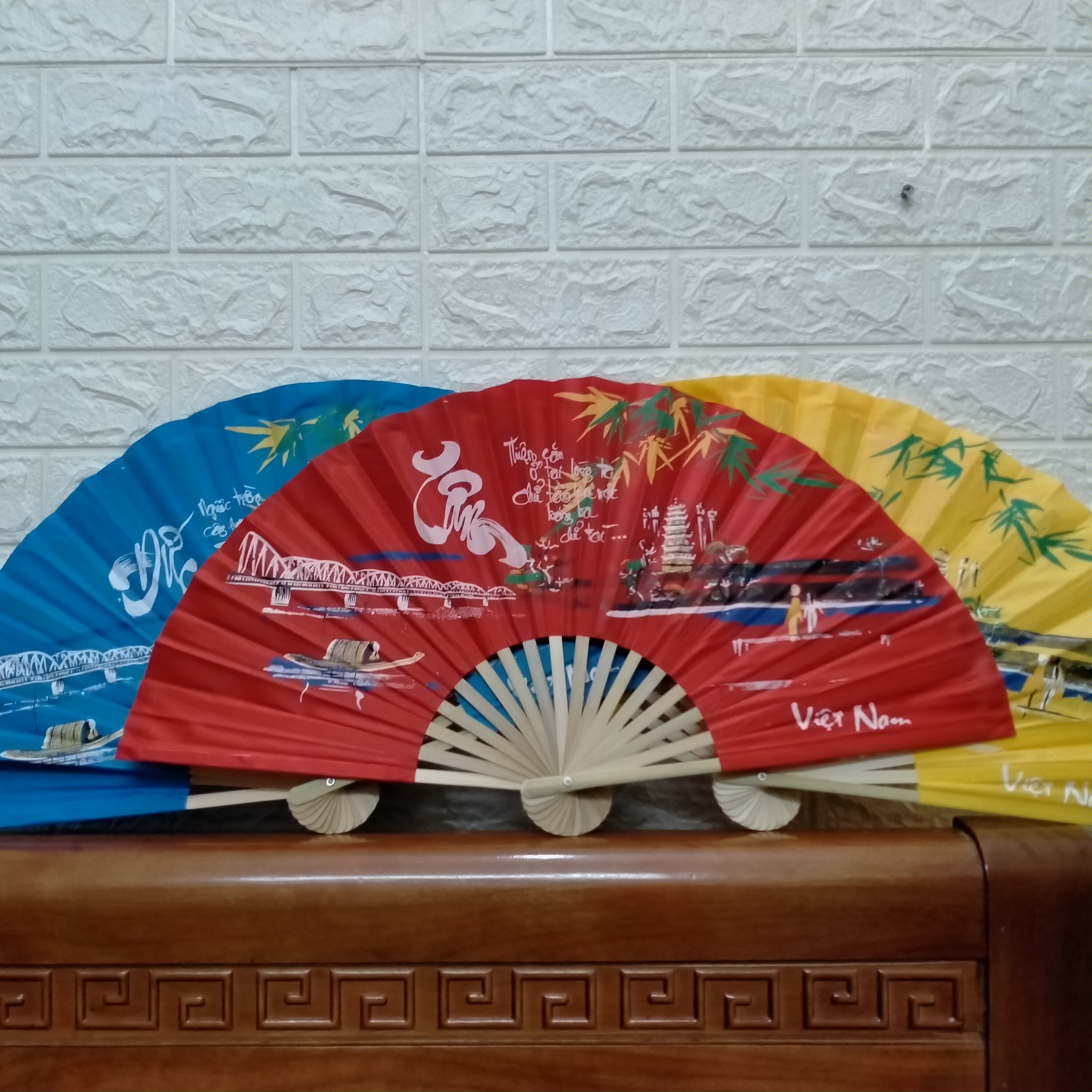 Bộ 3 Quạt vải Huế dài 25cm LOẠI VỪA ( xòe 45 cm, nặng 50g  )