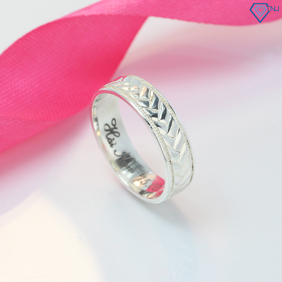 Nhẫn nam bạc 925 trơn đeo ngón trỏ khắc tên cá tính NNA0165 - Trang Sức TNJ