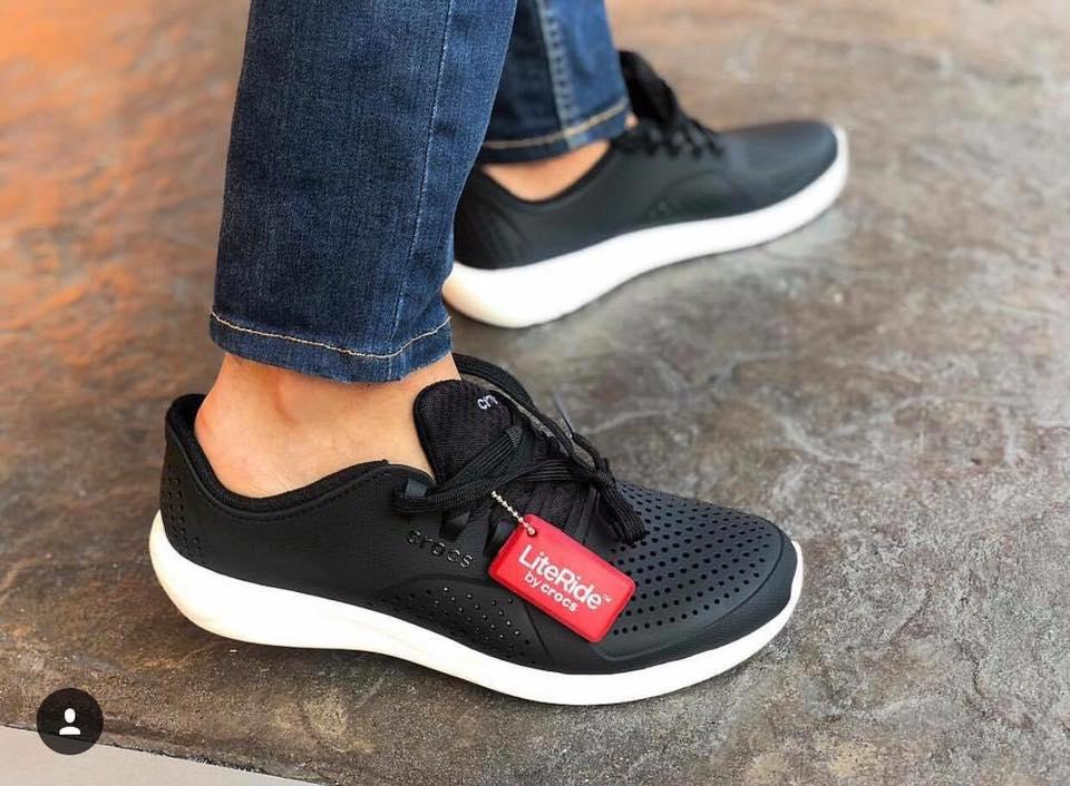 Giày nhựa buộc dây Crocs. Literide Pacer (Màu đen)