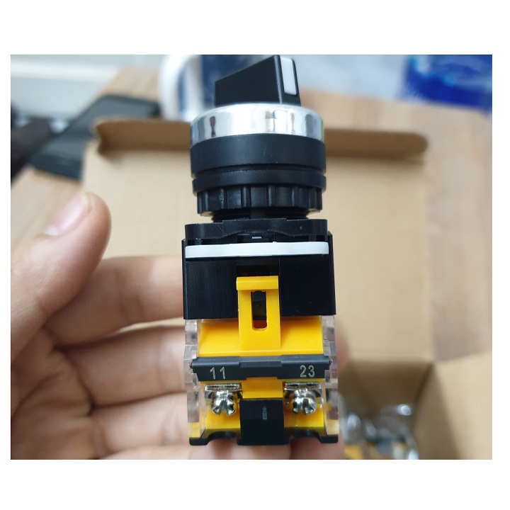 Công tắc xoay 2 / 3 vị trí LA38