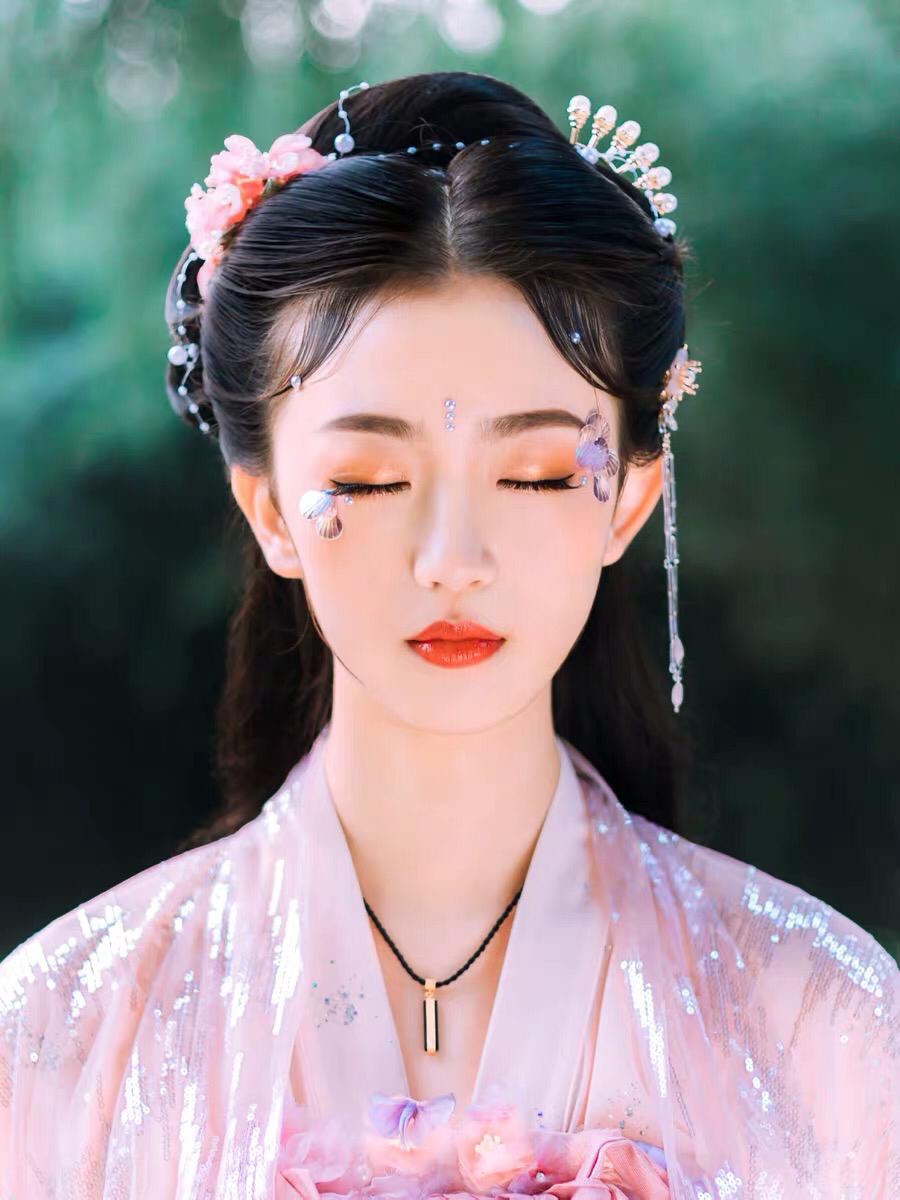 Hạt nhiều màu đính mắt