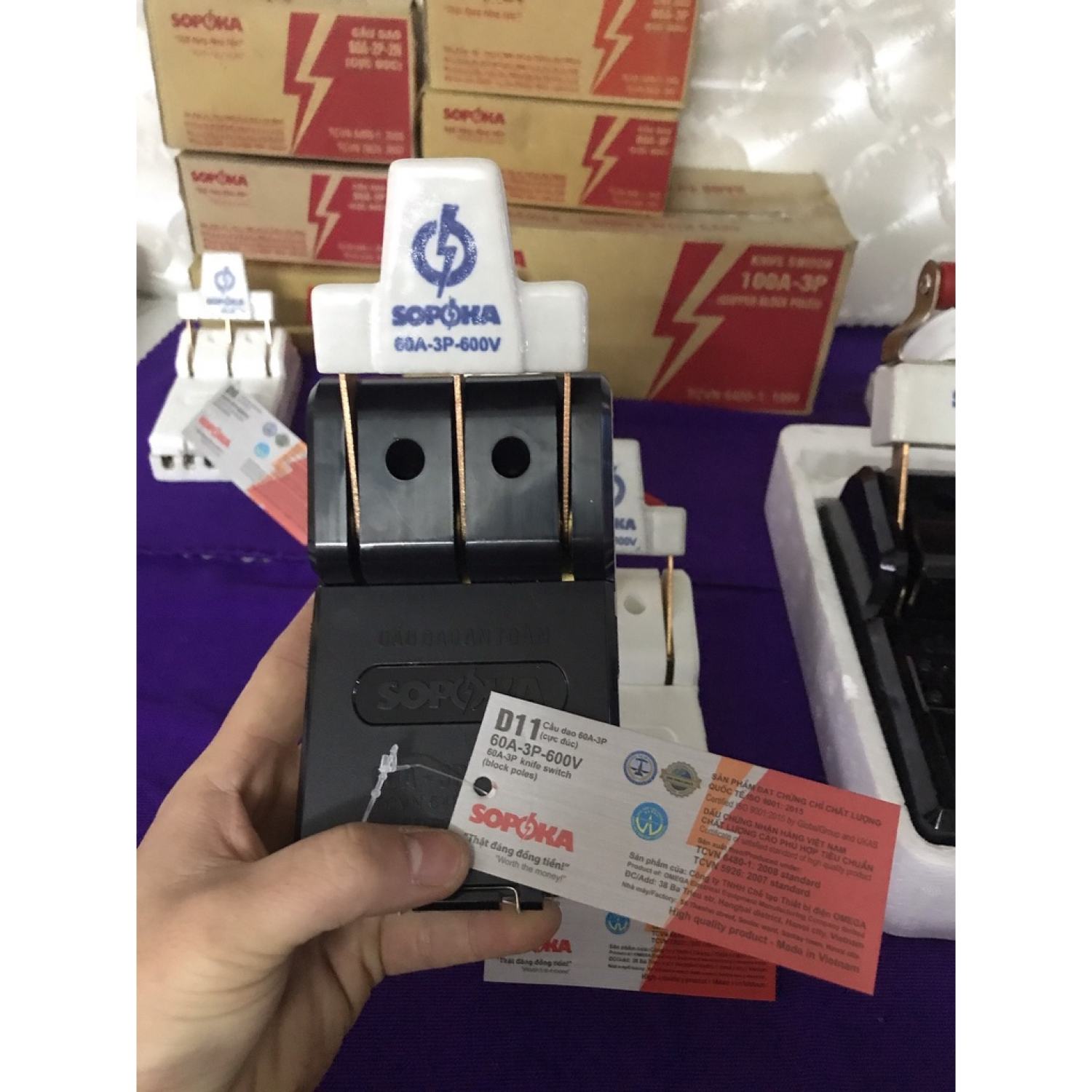 [TOP 1 LAZADA] Cầu dao điện SOPOKA 30A- 60A- 100A , 2 pha và 3 pha, đảo chiều( Cam kết lõi đồng, đế sứ cách điện)