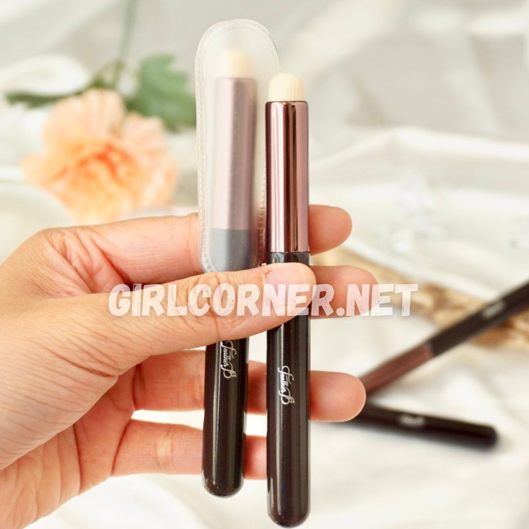 Cọ môi - che khuyết điểm đầu tròn trend  Feather B