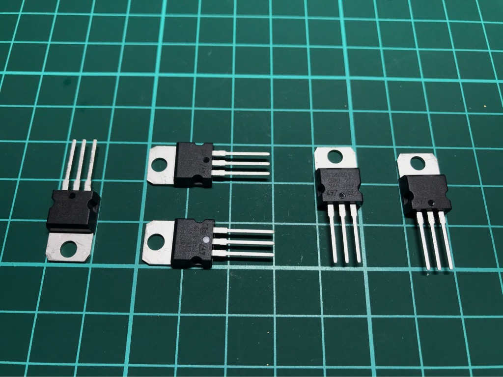 Ổn áp 5V - 7805 (Chân)-(bộ 5 sản phẩm)