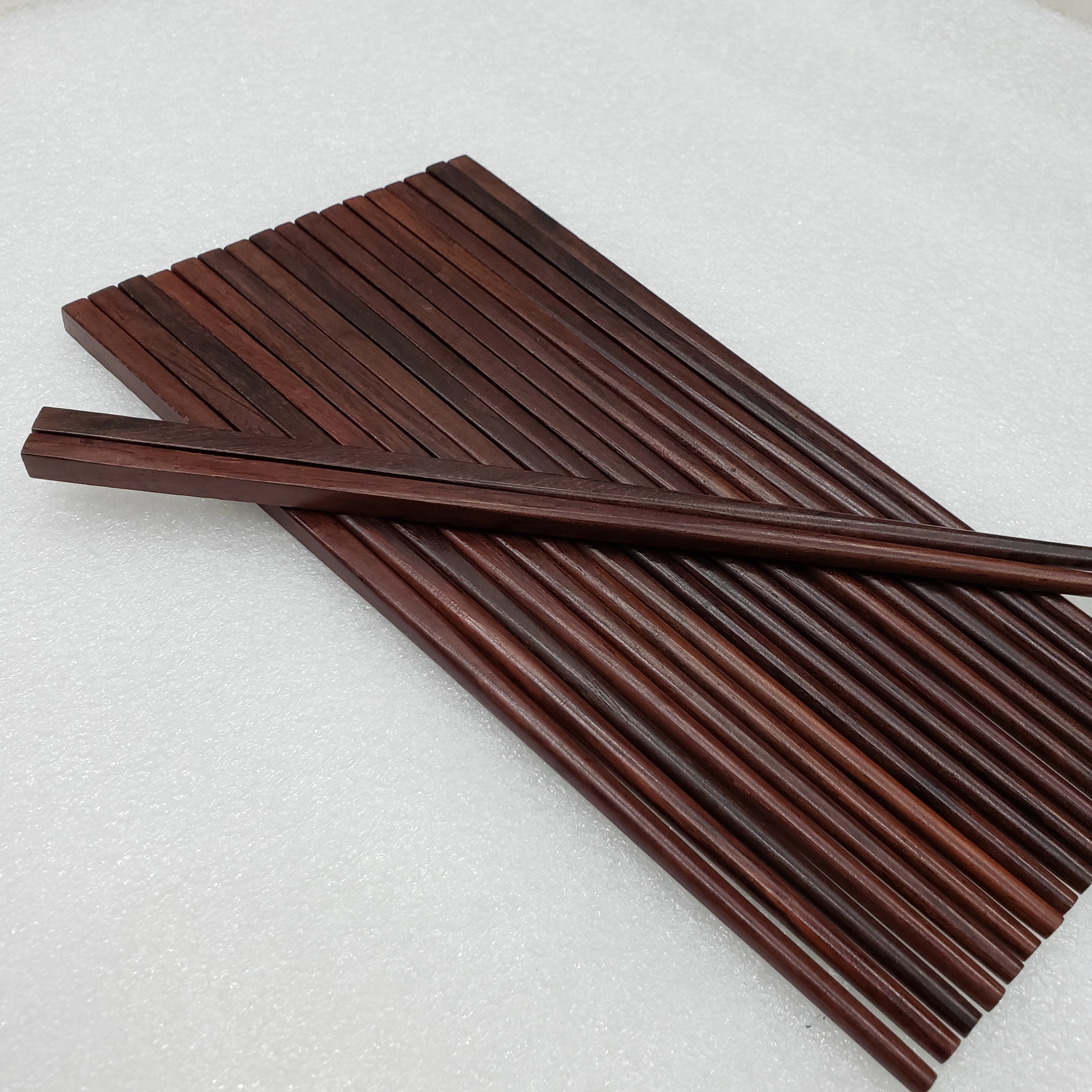 Đũa ăn gỗ Cẩm lai đầu vuông trơn 10 đôi