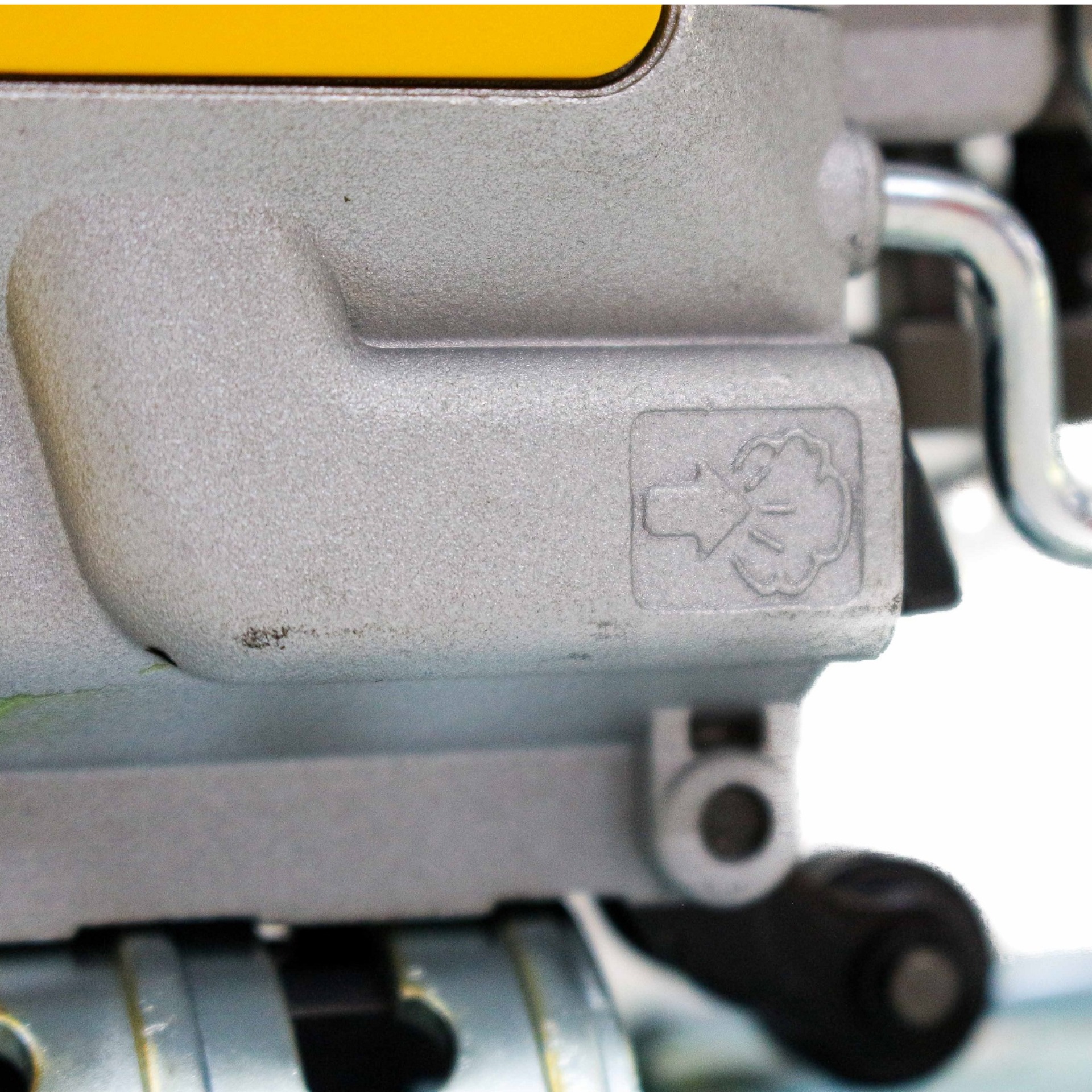 Máy cưa cầm tay 550W Dewalt DW341K-B1