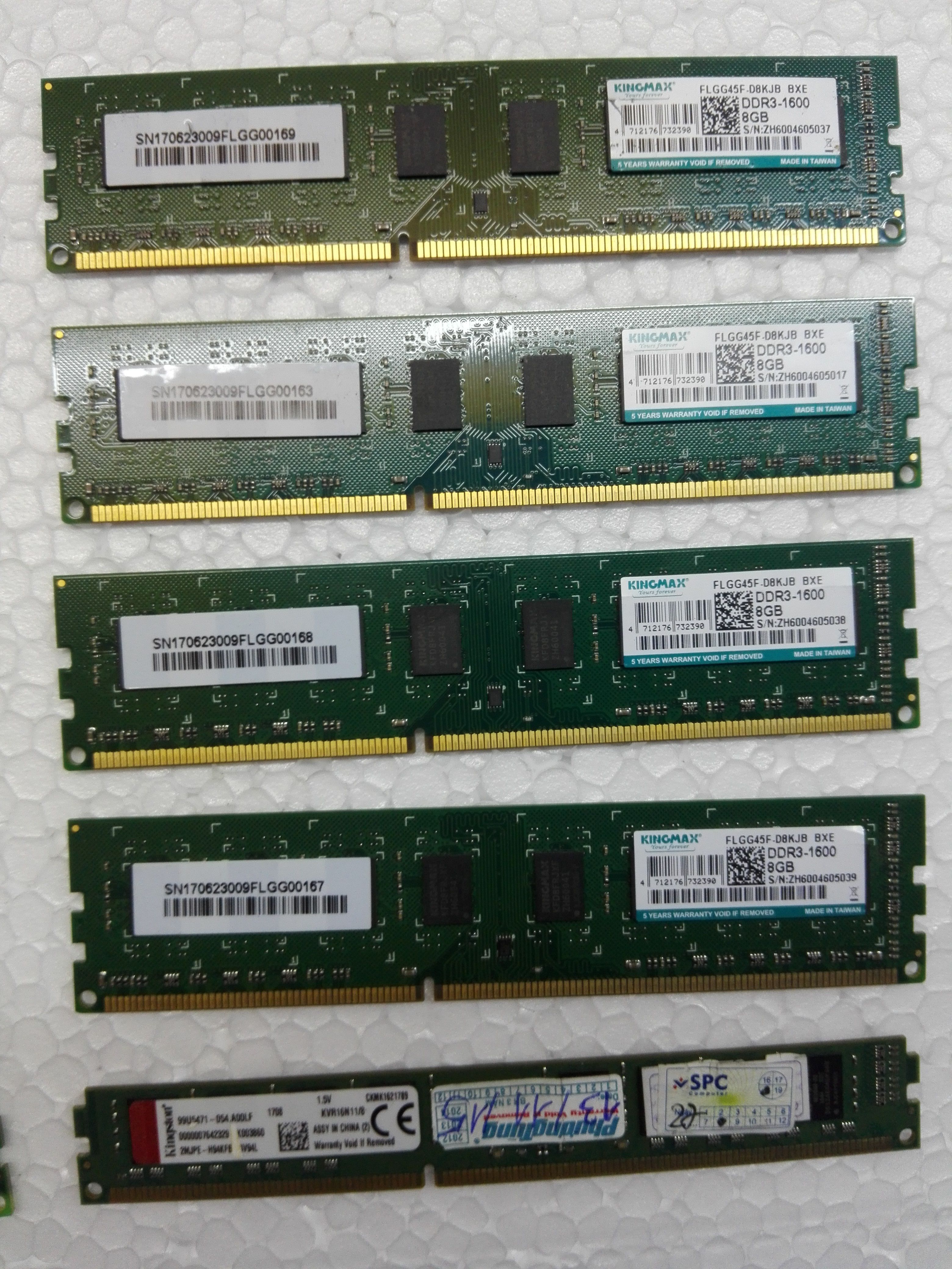 Pc Ram Ddr3 8g Bus 1600 - 4 Green Ram Sticks with Black Memory Chips and White Labels, Suitable for Desktop Computers.