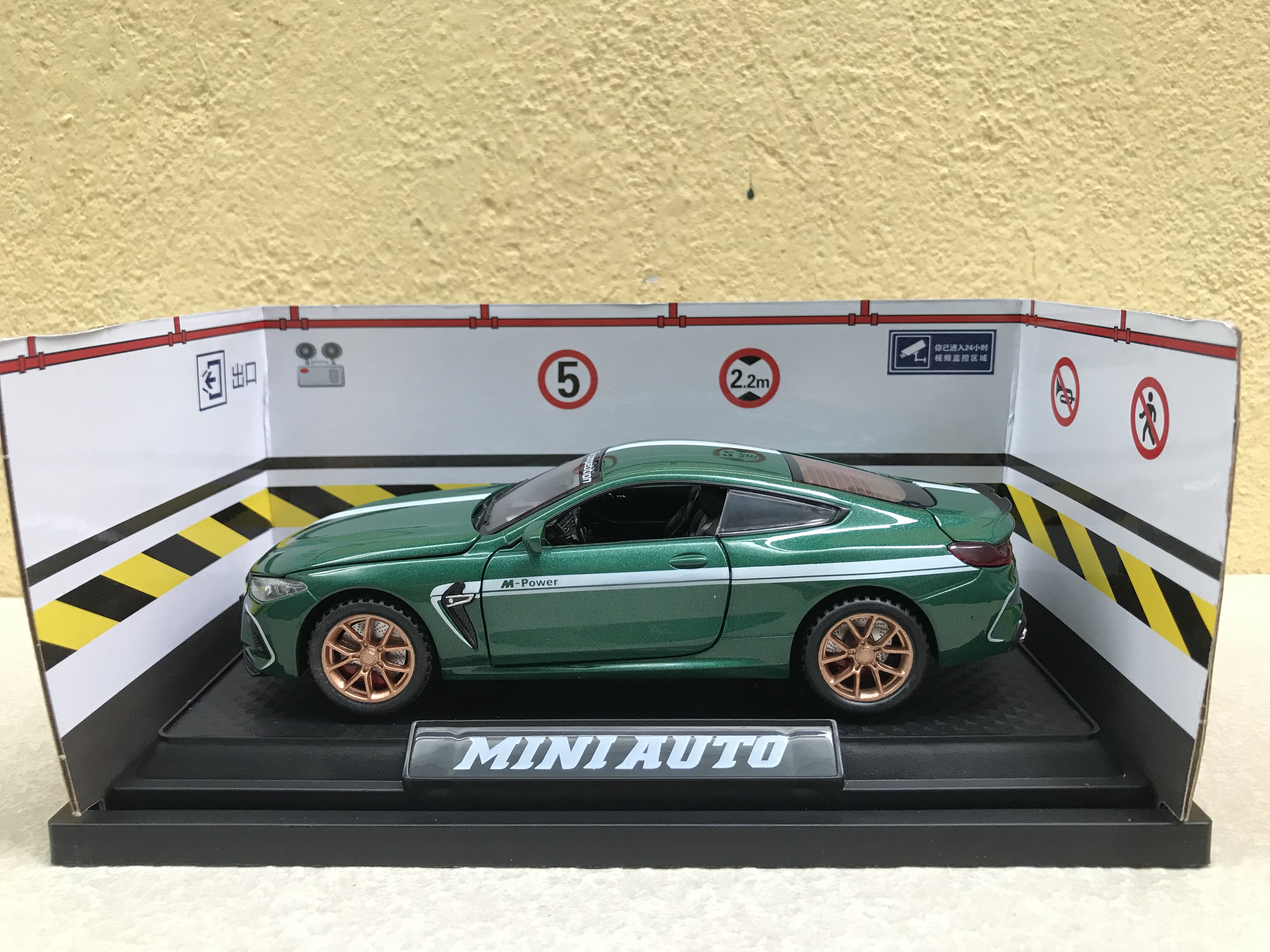 [HCM]Mô hình xe ô tô BMW M8 - 1:32