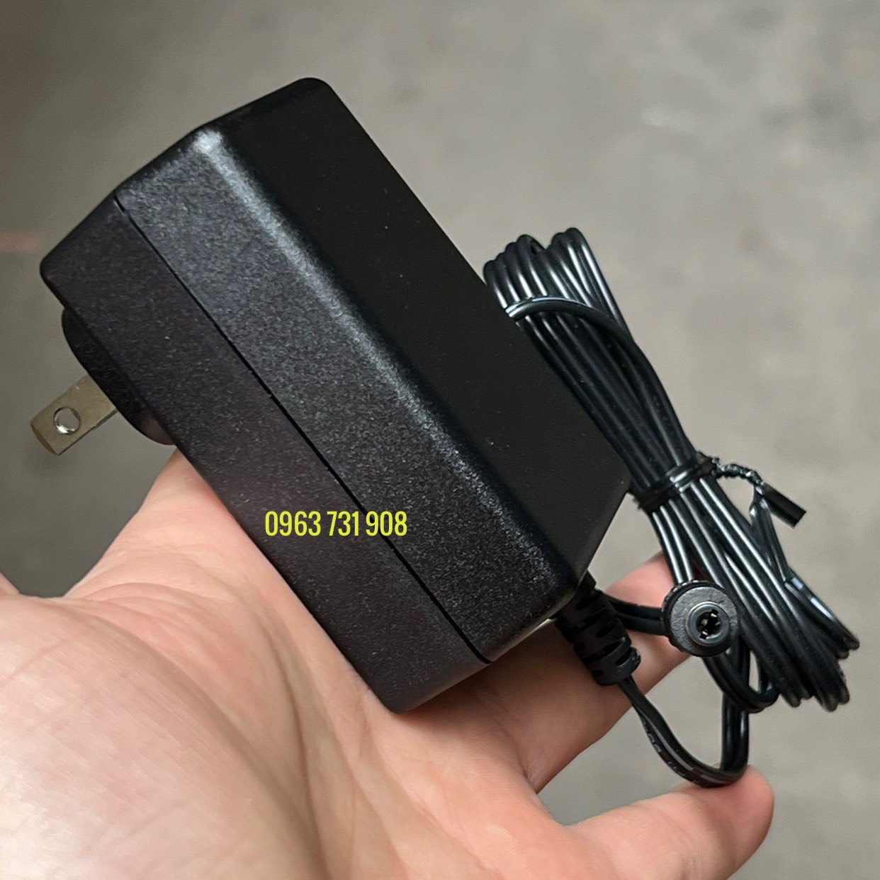 Adapter nguồn 12V-2A  chính hãng