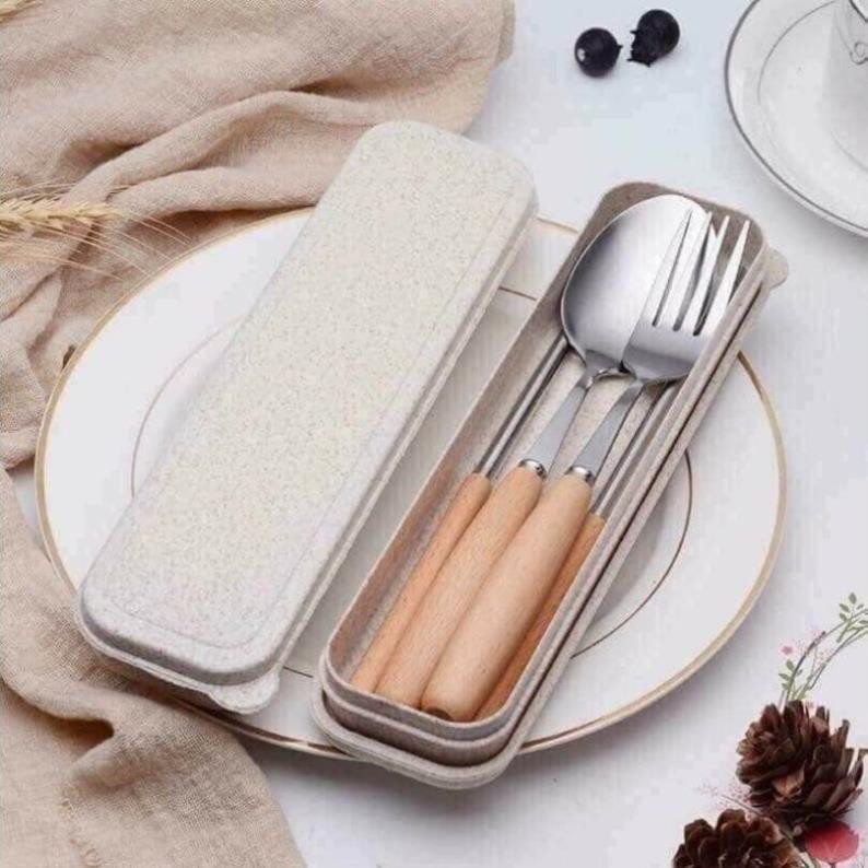 Bộ Đũa, Thìa, Dĩa Inox Cán Gỗ Hộp Đựng Lúa Mạch