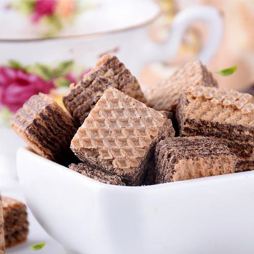 Bánh Xốp Socola Hạt Dẻ Quadratini Loacker