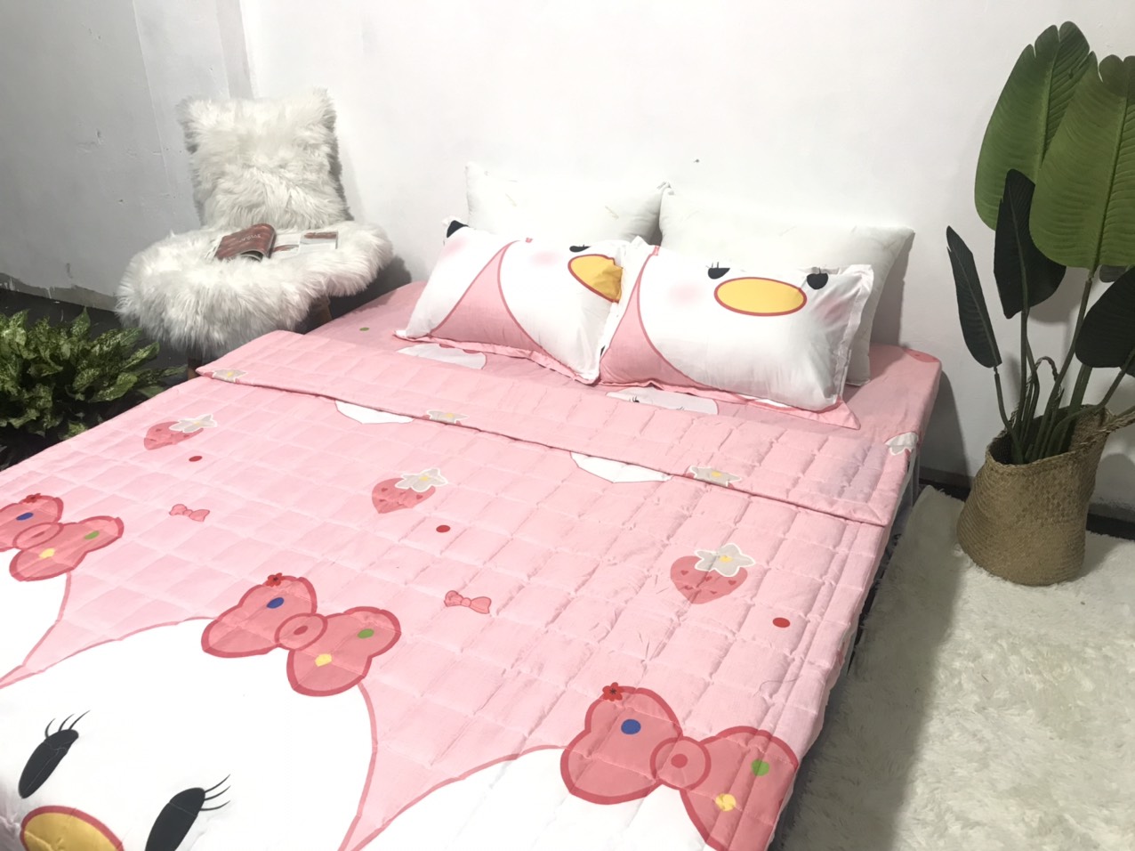 Set Ga Gối 3 Món Mẫu Vịt Hồng CHM2 (Gồm 1 Ga bo chun + 2 Vỏ Gối Nằm)
