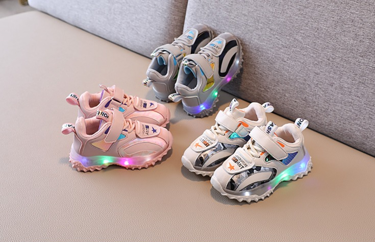 Giày thể thao đèn LED đế gai cho bé trai bé gái từ 1 tuổi đến 5 tuổi.