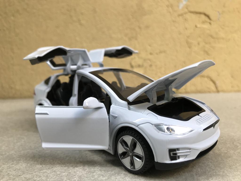 Mô hình xe ô tô TESLA Model 90X  1:32