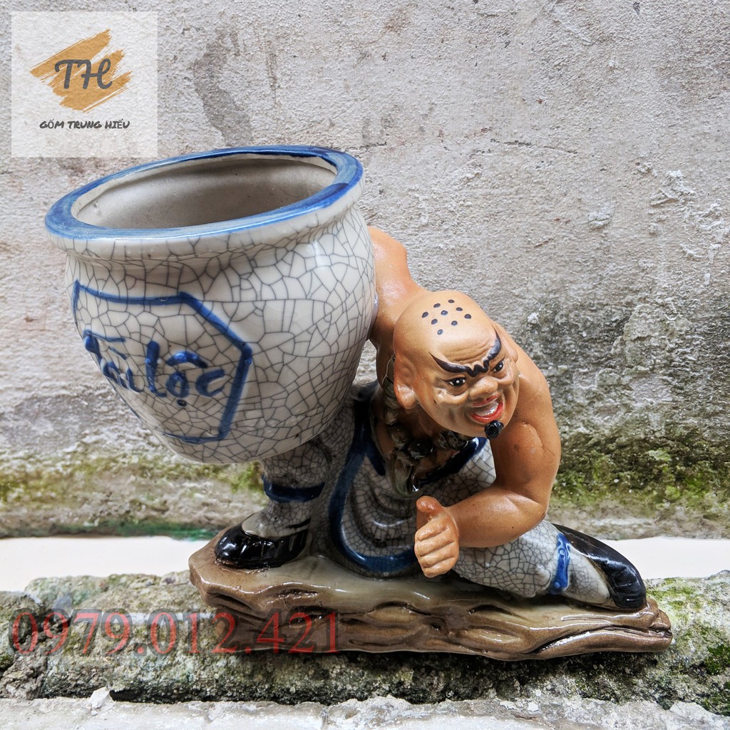 Tượng la hán bê chậu gốm Bát Tràng
