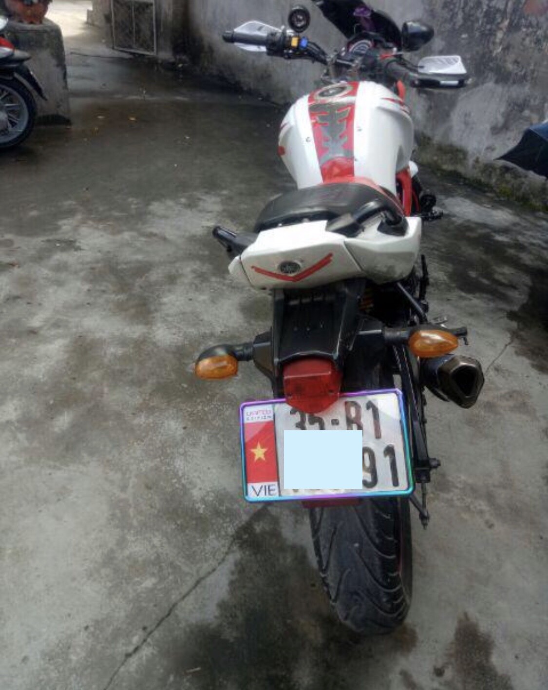 [HCM]KHUNG BIỂN SỐ XE MÁY CÓ CỜ + MICA (FULL BỘ)