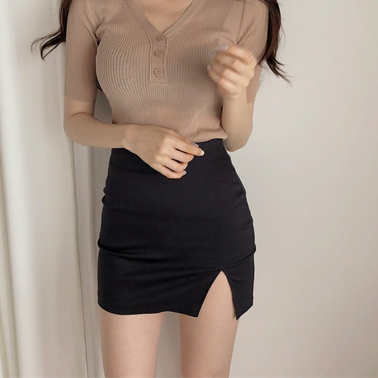 Chân váy ôm ngắn xẻ đùi hấp dẫn